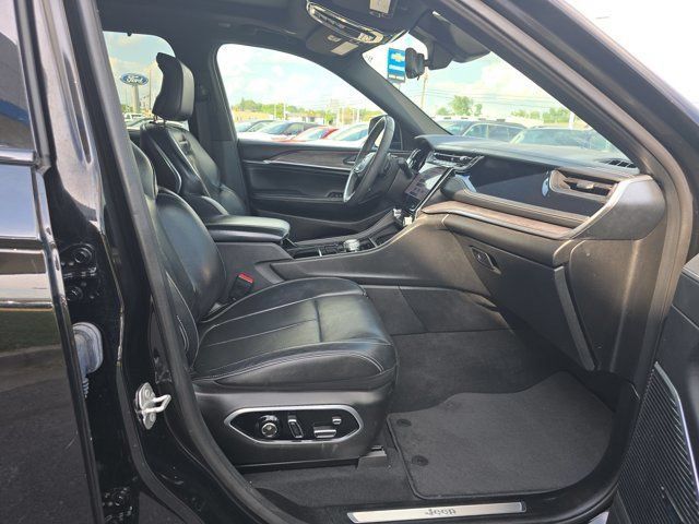 Used 2022 Jeep Grand Cherokee Overland w/ Luxury Tech Group IV AWD/4WD image 24