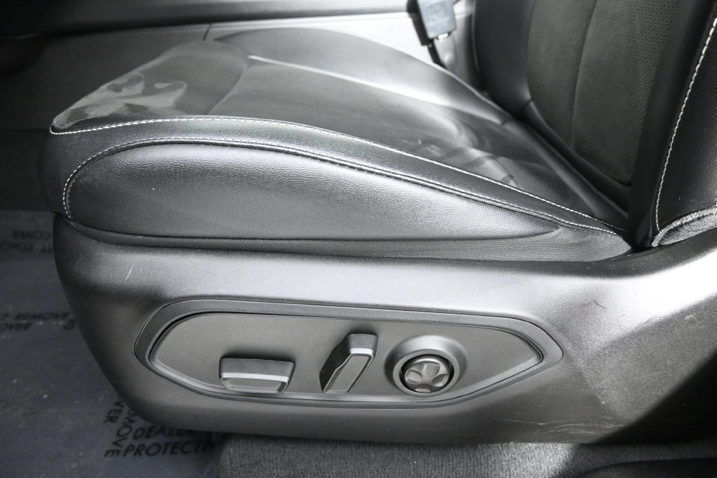Used 2023 Jeep Grand Cherokee Altitude AWD/4WD image 21