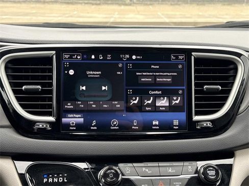 Used 2024 Chrysler Pacifica Touring-L image 14