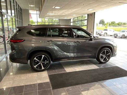 Used 2023 Toyota Highlander XSE AWD/4WD image 5