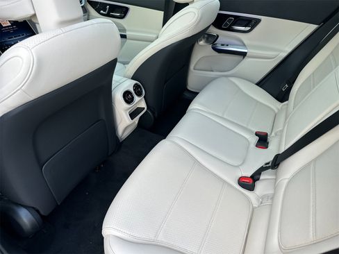 New 2025 Mercedes-Benz GLC 350e 4MATIC image 12