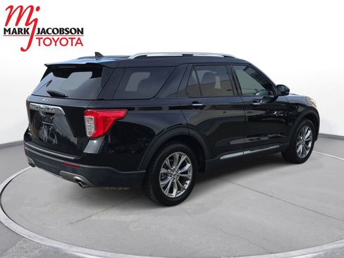 Used 2022 Ford Explorer Limited w/ Equipment Group 301A image 9