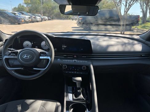 Used 2025 Hyundai Elantra SEL FWD image 12