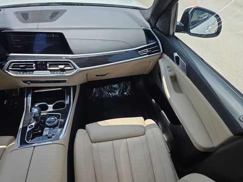 Used 2021 BMW X7 xDrive40i w/ M Sport Package AWD/4WD image 25