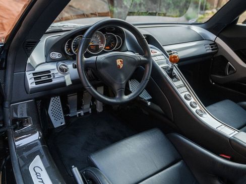Used 2005 Porsche Carrera GT image 12