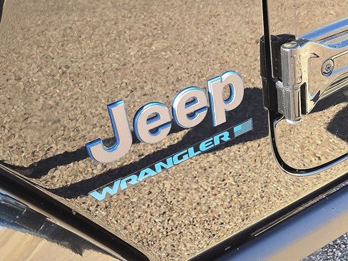 Used 2023 Jeep Wrangler Unlimited Rubicon 4xe image 12