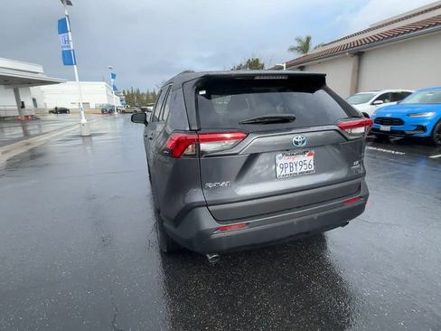 Used 2020 Toyota RAV4 LE image 7