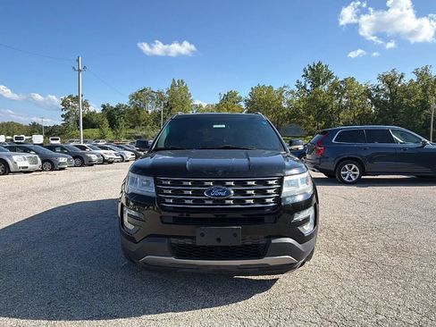 Used 2016 Ford Explorer XLT FWD image 3
