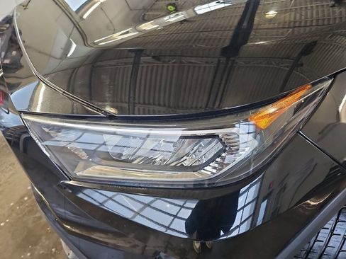 Used 2021 Toyota RAV4 XLE Premium image 31