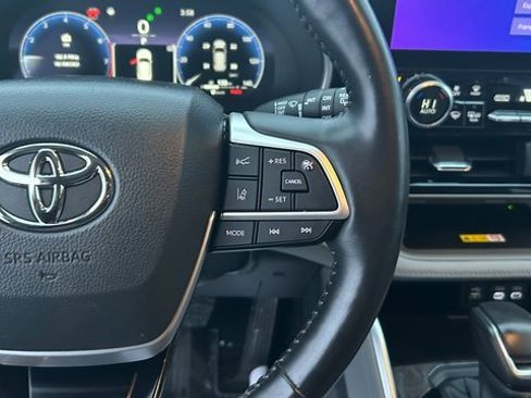 Used 2023 Toyota Highlander Limited image 25