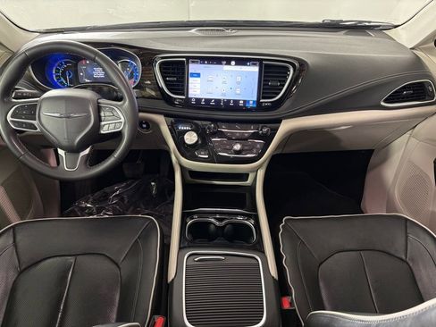 Used 2023 Chrysler Pacifica Limited image 34