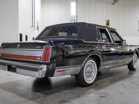 Used 1989 Lincoln Town Car Signature image 7