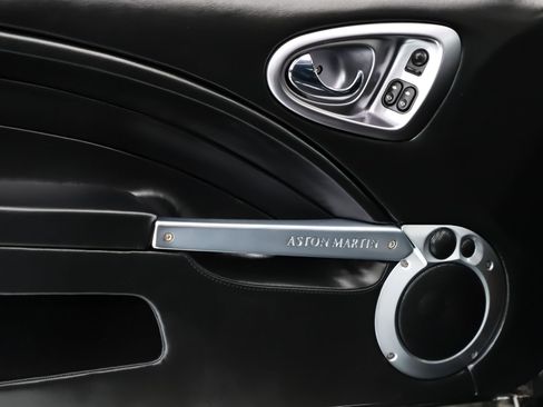 Used 2003 Aston Martin Vanquish image 7