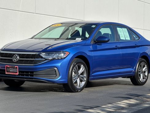 Used 2024 Volkswagen Jetta SE image 8