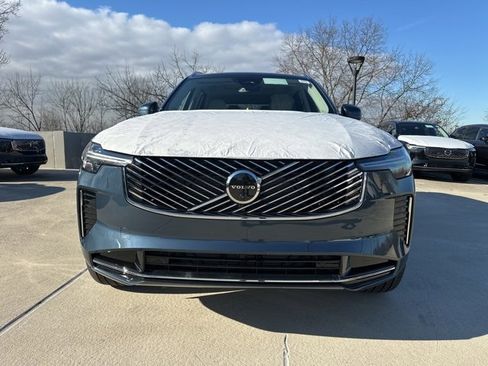 New 2026 Volvo XC90 B6 Ultra image 2