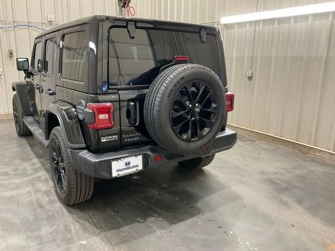 Used 2025 Jeep Wrangler Unlimited Sahara AWD/4WD image 21