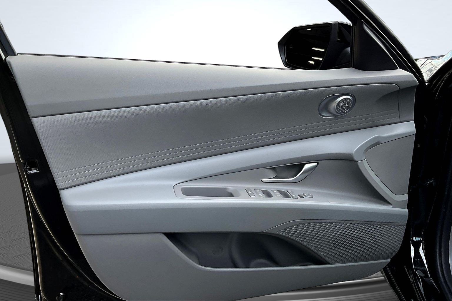 Used 2026 Hyundai Elantra SE FWD image 18