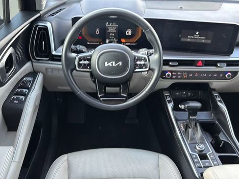 Used 2024 Kia Sorento EX w/ Panoramic Sunroof Package FWD image 15