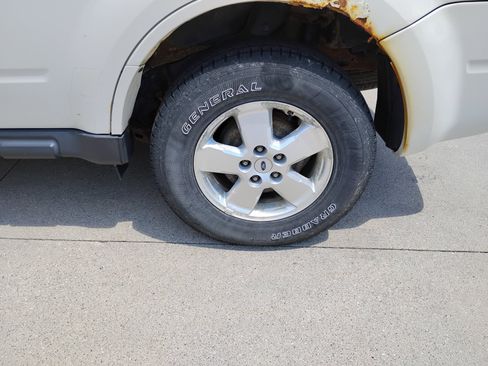Used 2012 Ford Escape XLS AWD/4WD image 25
