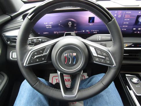 Used 2025 Buick Enclave Avenir w/ Super Cruise Package image 5