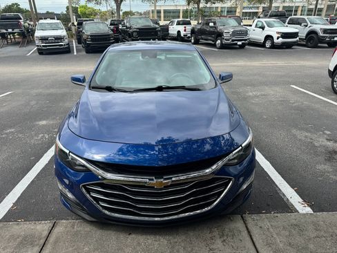 Used 2023 Chevrolet Malibu LT image 2
