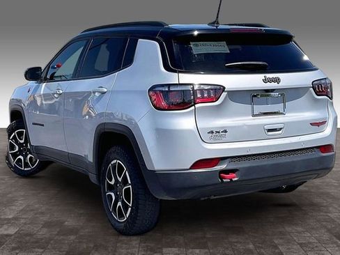 Used 2025 Jeep Compass Trailhawk AWD/4WD image 12