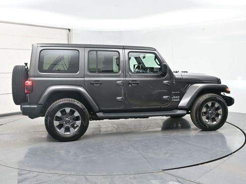 Used 2018 Jeep Wrangler Unlimited Sahara AWD/4WD image 27