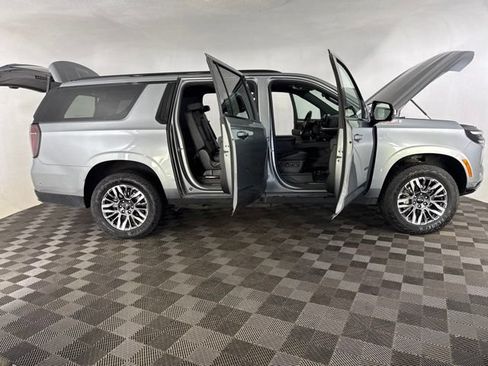 Used 2025 Chevrolet Suburban Z71 AWD/4WD image 14