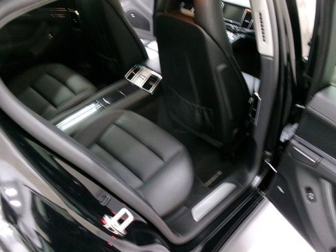 Used 2014 Porsche Panamera 4 AWD/4WD image 31