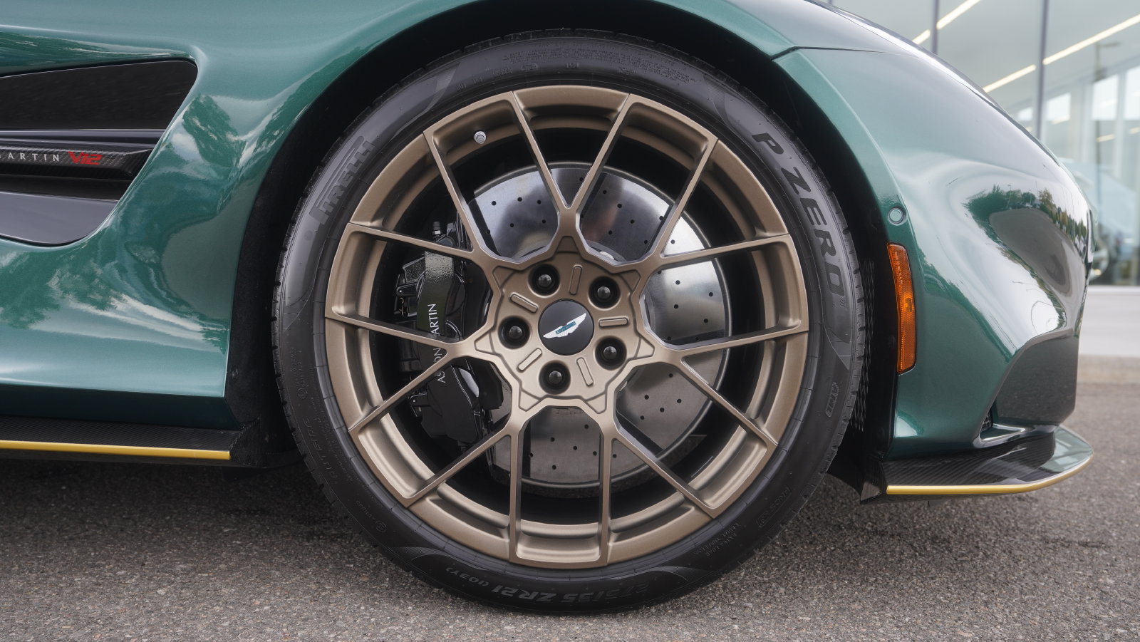Used 2025 Aston Martin Vanquish RWD image 19
