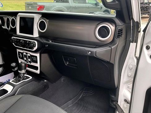 Used 2021 Jeep Gladiator Sport image 16