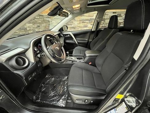 Used 2018 Toyota RAV4 XLE AWD/4WD image 33