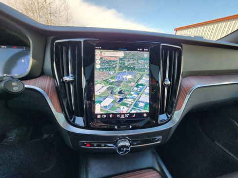 Used 2025 Volvo V60 B5 Cross Country Plus image 26