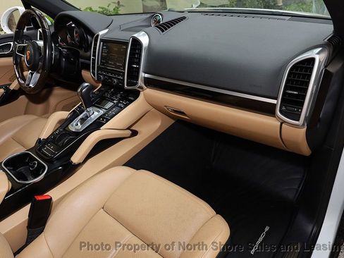 Used 2016 Porsche Cayenne image 37