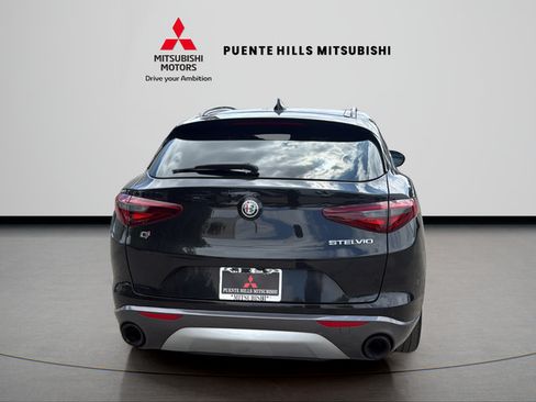 Used 2023 Alfa Romeo Stelvio Ti AWD/4WD image 6