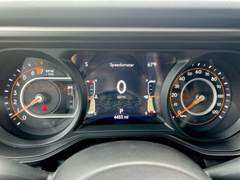 Used 2024 Jeep Gladiator Mojave w/ Safety Group image 11