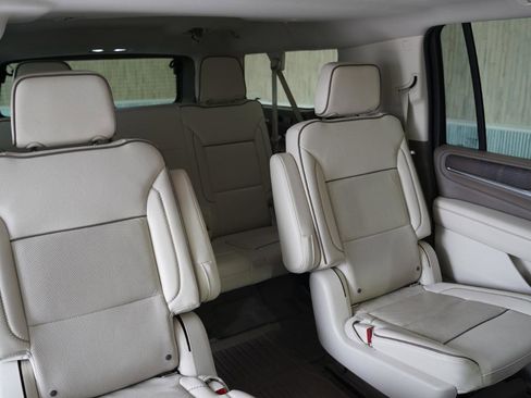 Used 2021 GMC Yukon XL Denali w/ Denali Premium Package AWD/4WD image 34