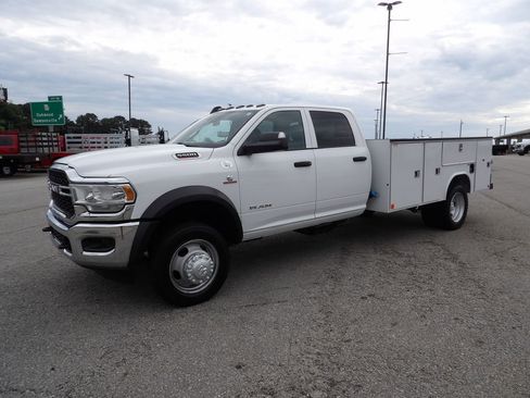 Used 2021 RAM 5500 Tradesman w/ Chrome Appearance Group AWD/4WD image 3