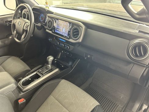 Used 2022 Toyota Tacoma TRD Off-Road RWD image 26
