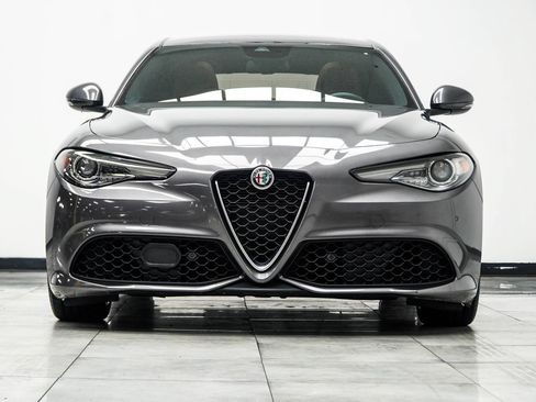 Used 2022 Alfa Romeo Giulia Ti RWD image 10
