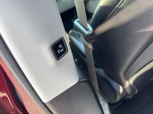 Used 2018 Chrysler Pacifica Touring-L Plus FWD image 28