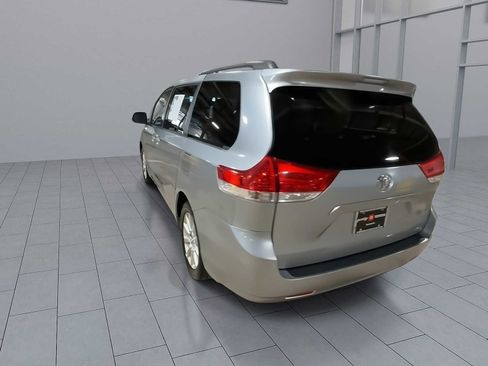 Used 2014 Toyota Sienna LE image 9