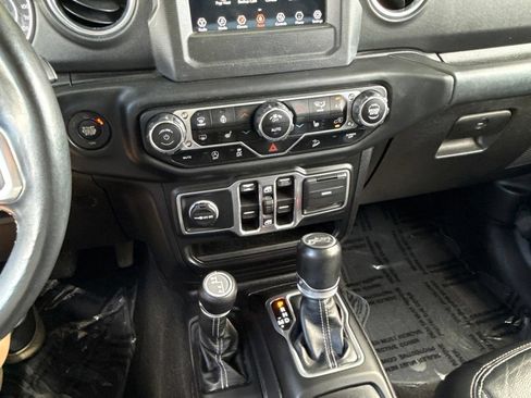 Used 2018 Jeep Wrangler Unlimited Sahara w/ Cold Weather Group AWD/4WD image 14