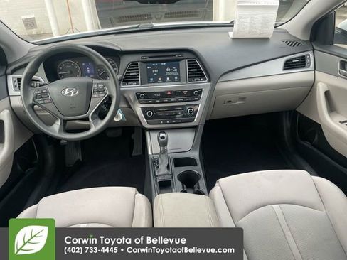 Used 2017 Hyundai Sonata SE w/ Cargo Package image 11