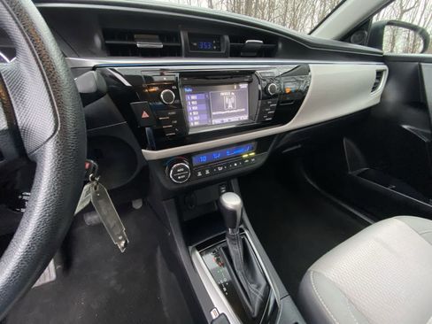 Used 2015 Toyota Corolla LE image 26