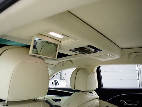 Used 2024 Bentley Flying Spur Azure AWD/4WD image 31