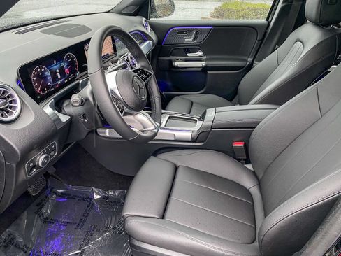 Used 2025 Mercedes-Benz GLB 250 4MATIC image 18