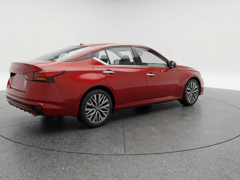 Used 2025 Nissan Altima 2.5 SV image 9