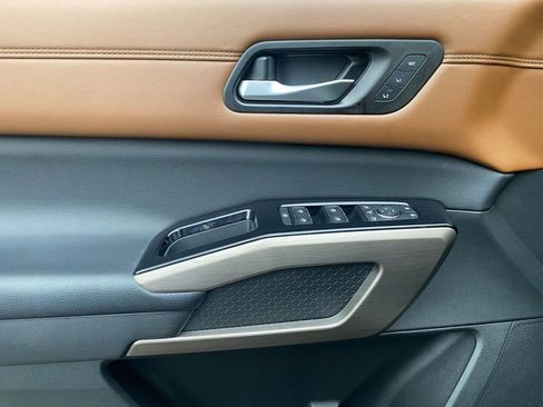 Used 2022 Nissan Pathfinder Platinum image 10