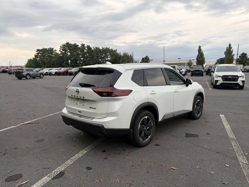 Used 2024 Nissan Rogue SV w/ SV Premium Package AWD/4WD image 5